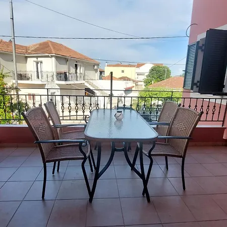 Apartment Giannos *